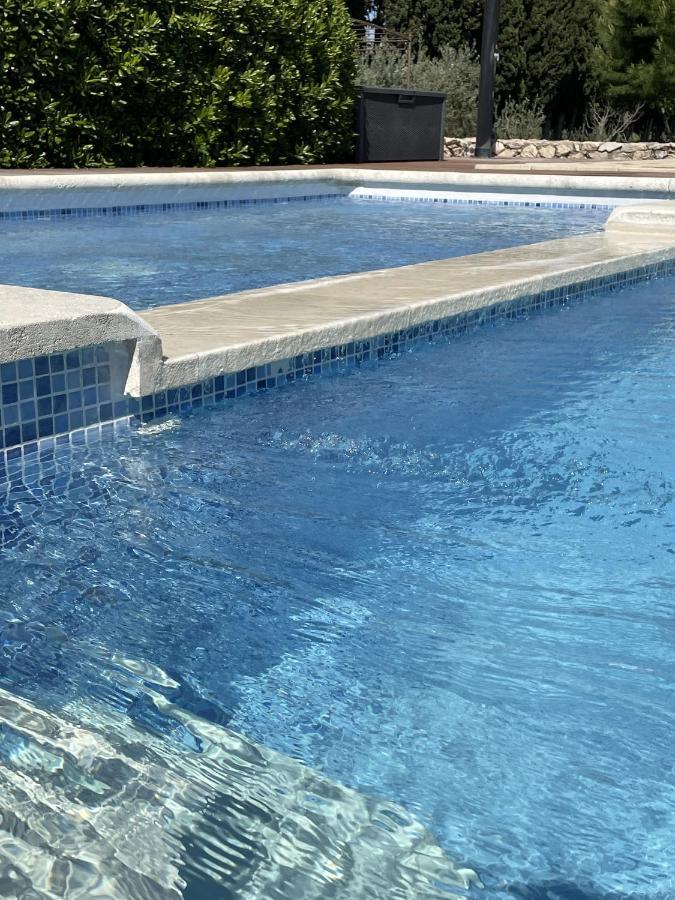 Le Mas Des Chutes Graveson Ngoại thất bức ảnh